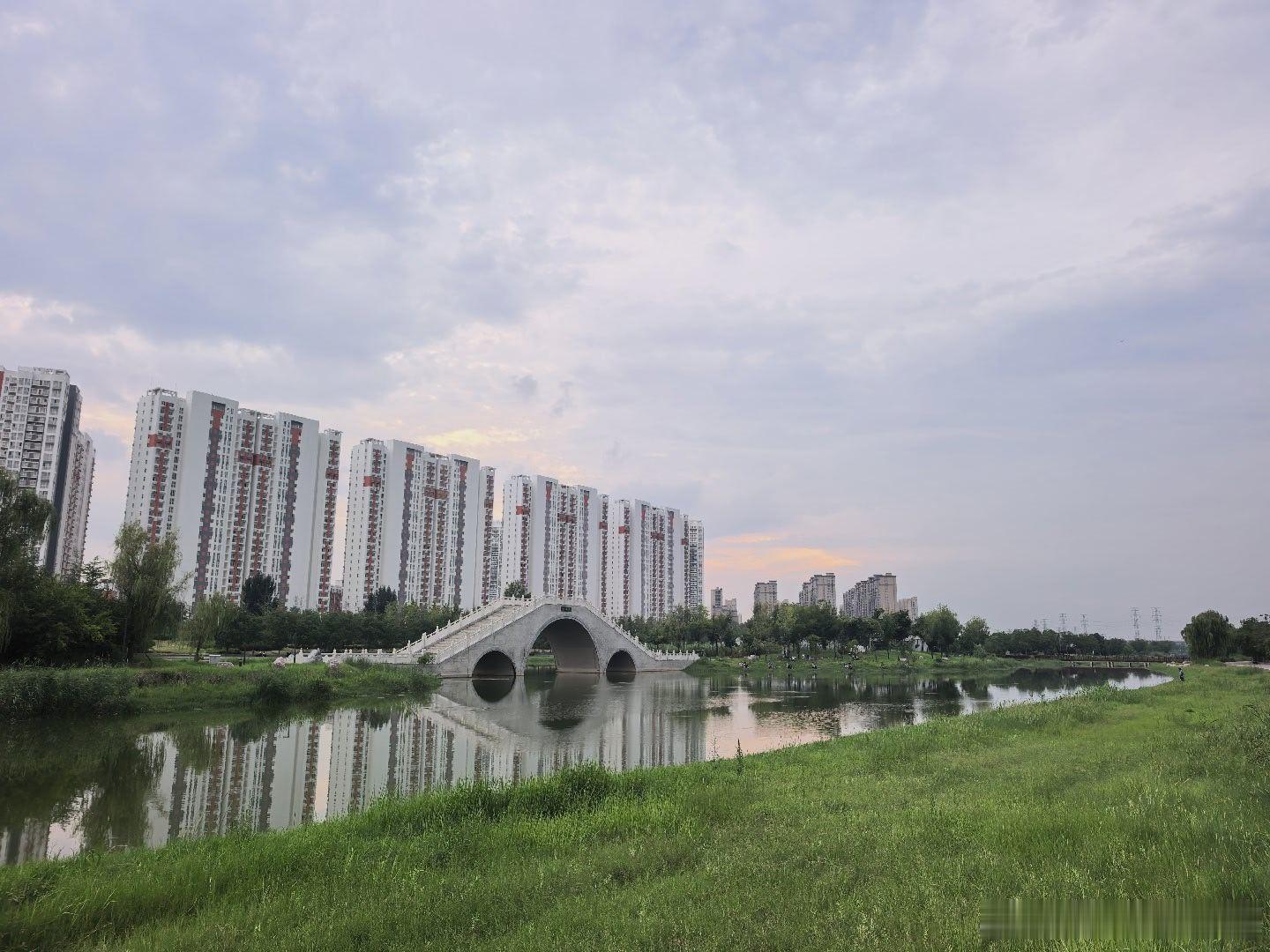 河边散步🏃🏃 郑州·明德园