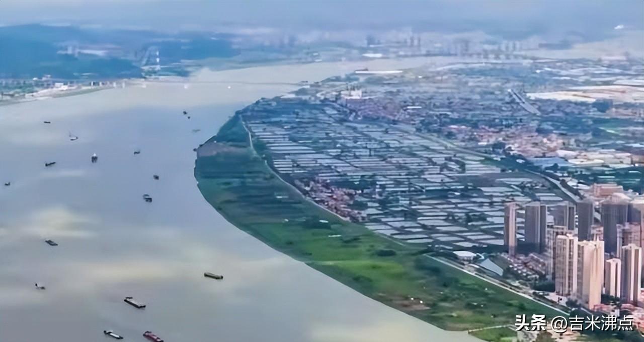 汉江水浅船难行，中西部出海绕远路，3200公里水道真能通？
今天看到新闻说，汉江