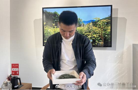 台州这位90后捧回省级大奖还带富了一方茶农 近日，台州天台90后茶人卢王军在20