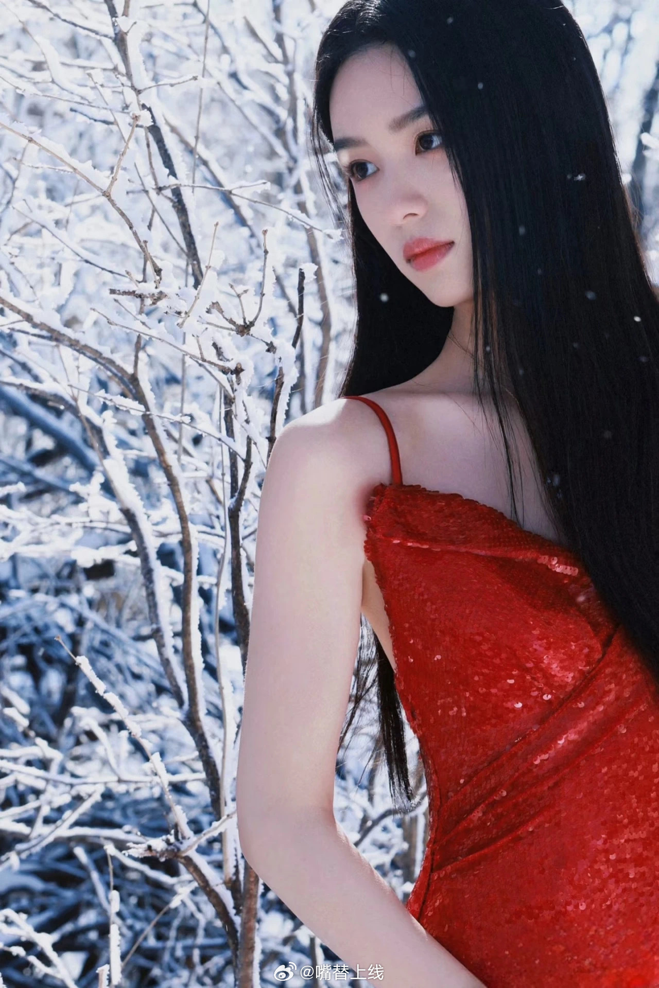周也 | 红裙配白雪 | 超美的！！ ​​​