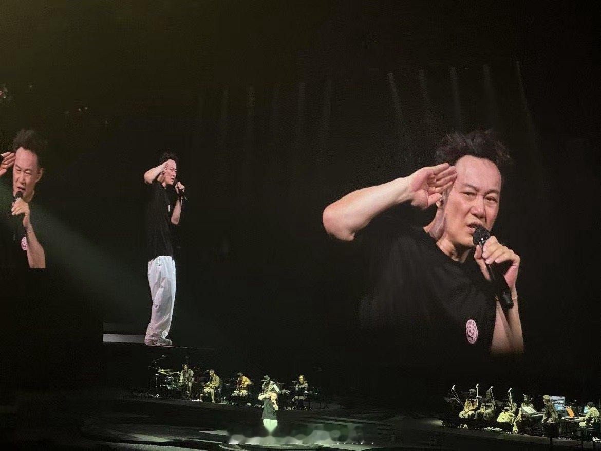 get到陈奕迅北京演唱会的惊喜了 内地收官站的待遇也太好了吧！会发光的歌词纪念票