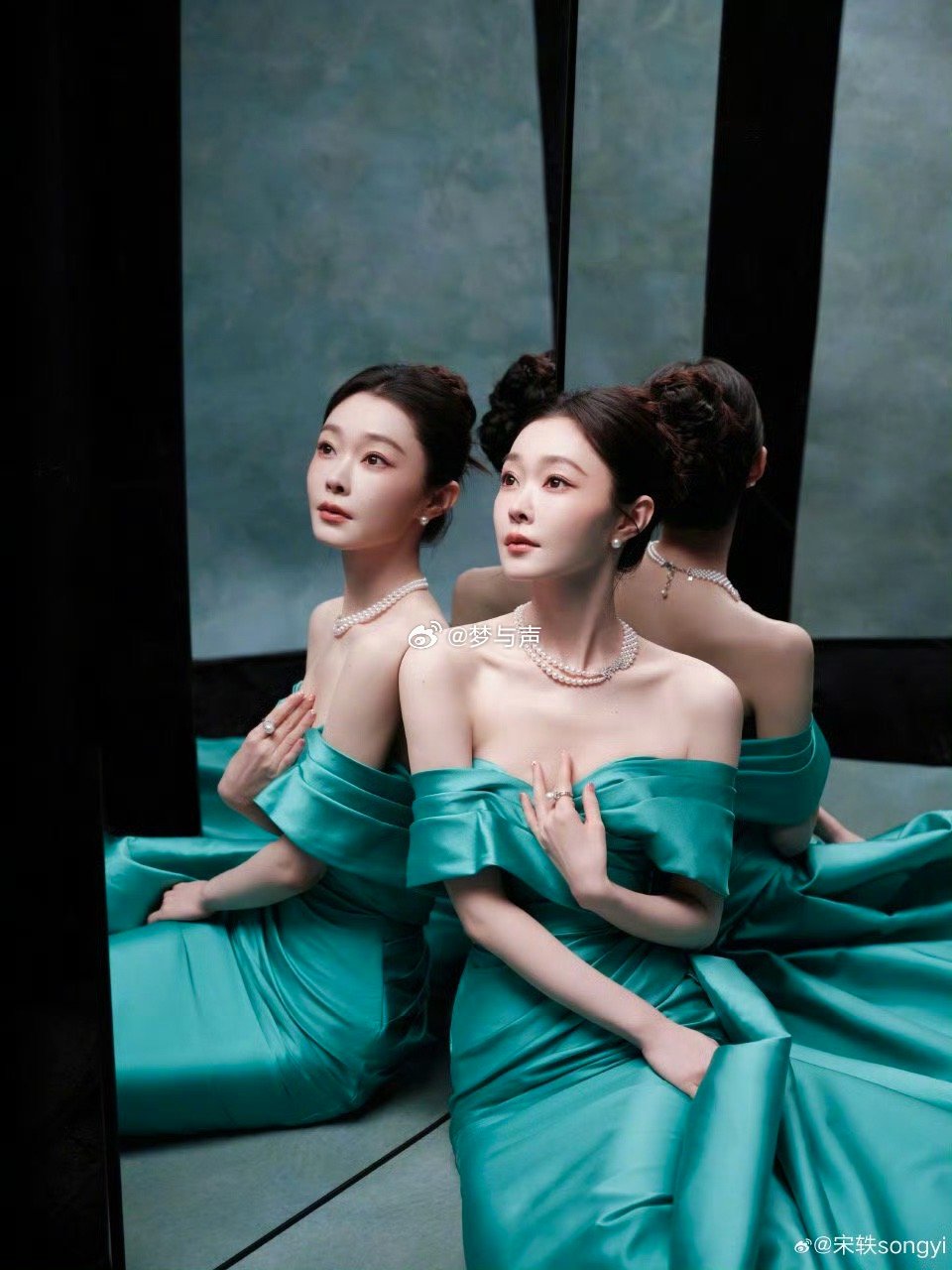 宋轶 公主盘发 每一次亮相都是一次盘发艺术的展现。饱满的造型，精致的细节，让整体