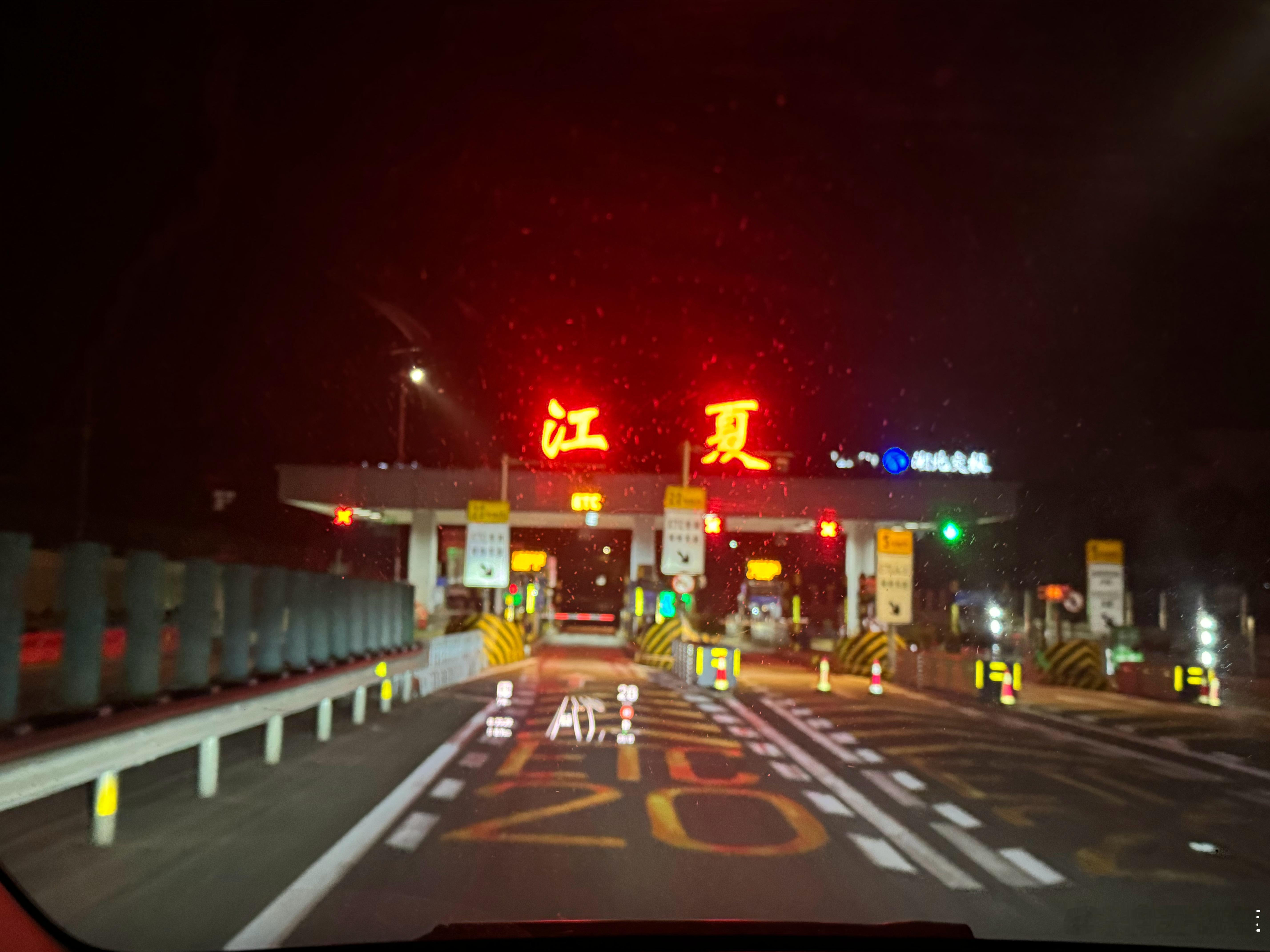 高强度干了一星期超额完成周任务 明天休息一天 钓鱼克晚上把水库最好的位置占着在车