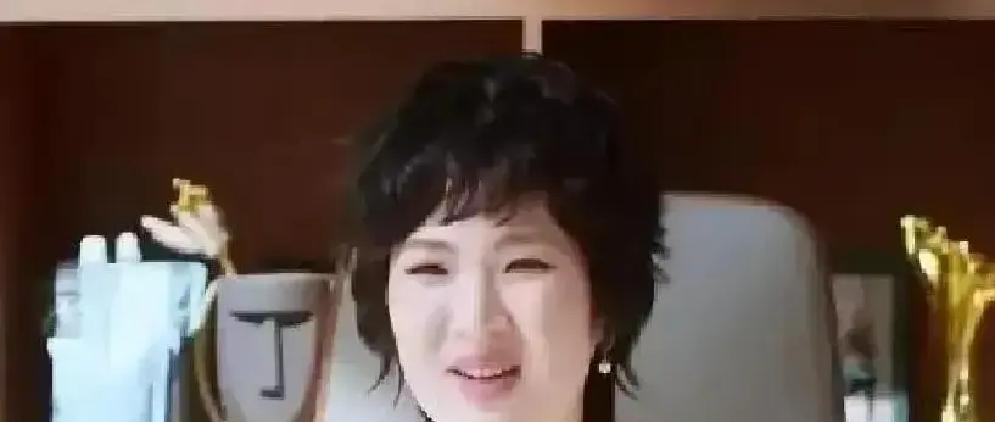 姚安娜戴180万RM像拿砖头，胡歌戴200万PP却像戴电子表。
这反差，你敢信？