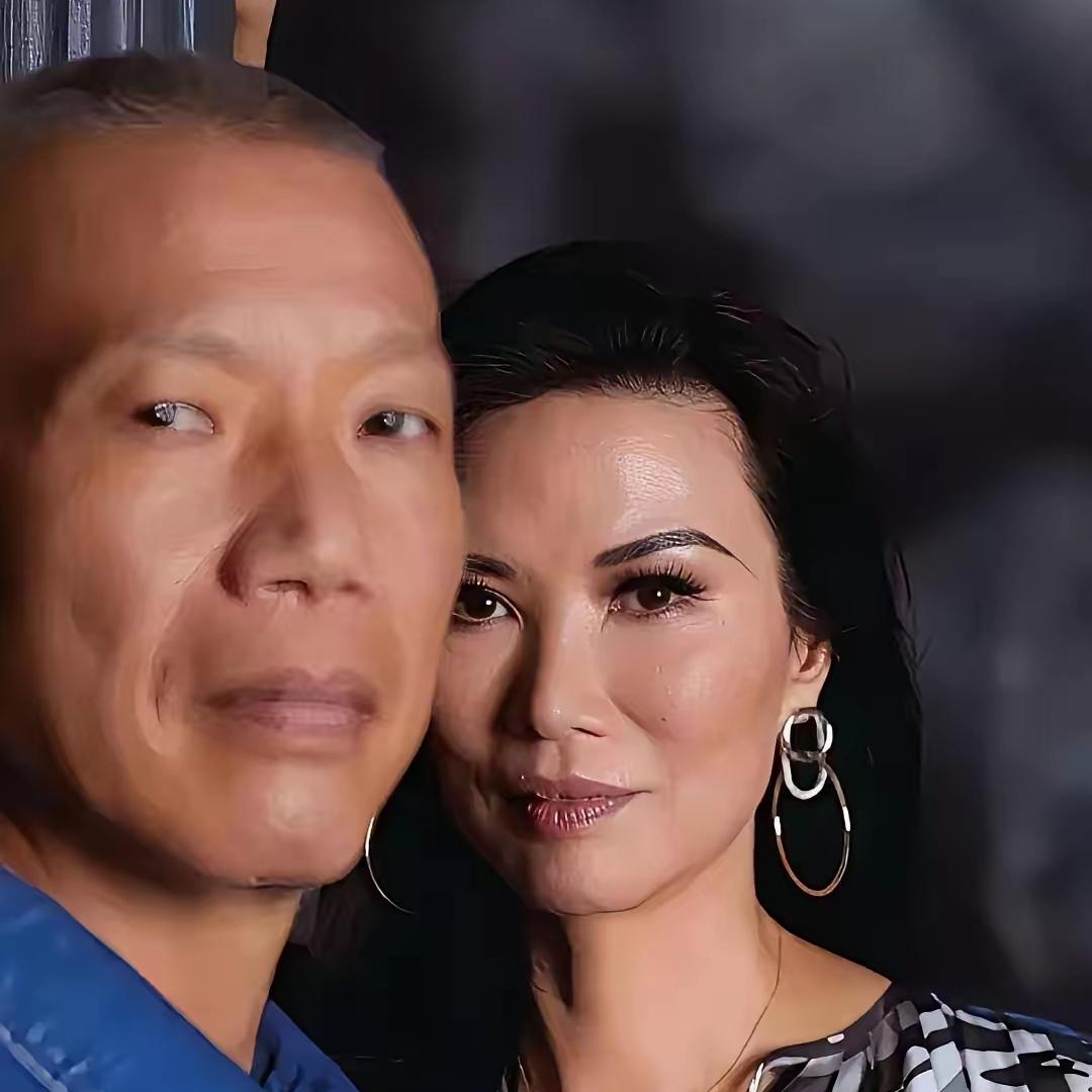 蔡国强炸山风波才过两周，9月26号就去伦敦办展览了，速度真快。
 
展览叫“火药