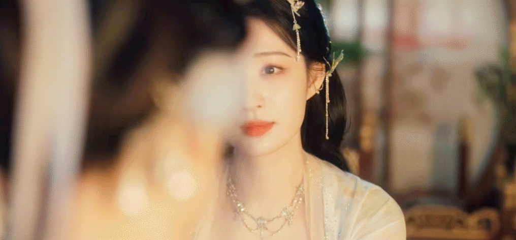 成何体统红玫瑰和白茉莉她曾满心都是剧本与任务，对所有人都带着防备✨。直到庾晚音一