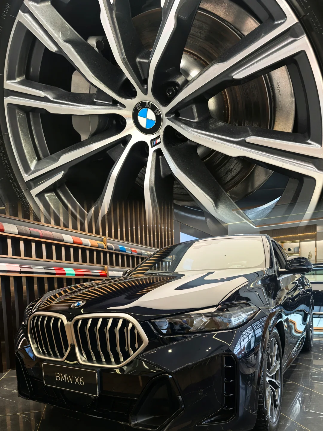 最美SUV!X6 超绝溜背。黑红双拼色😍