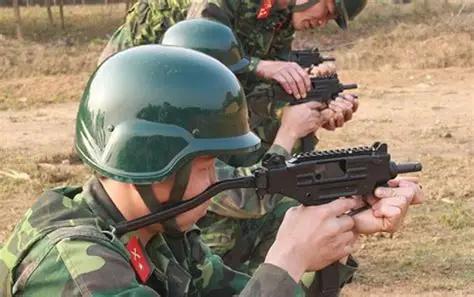 越南人12式冲锋枪