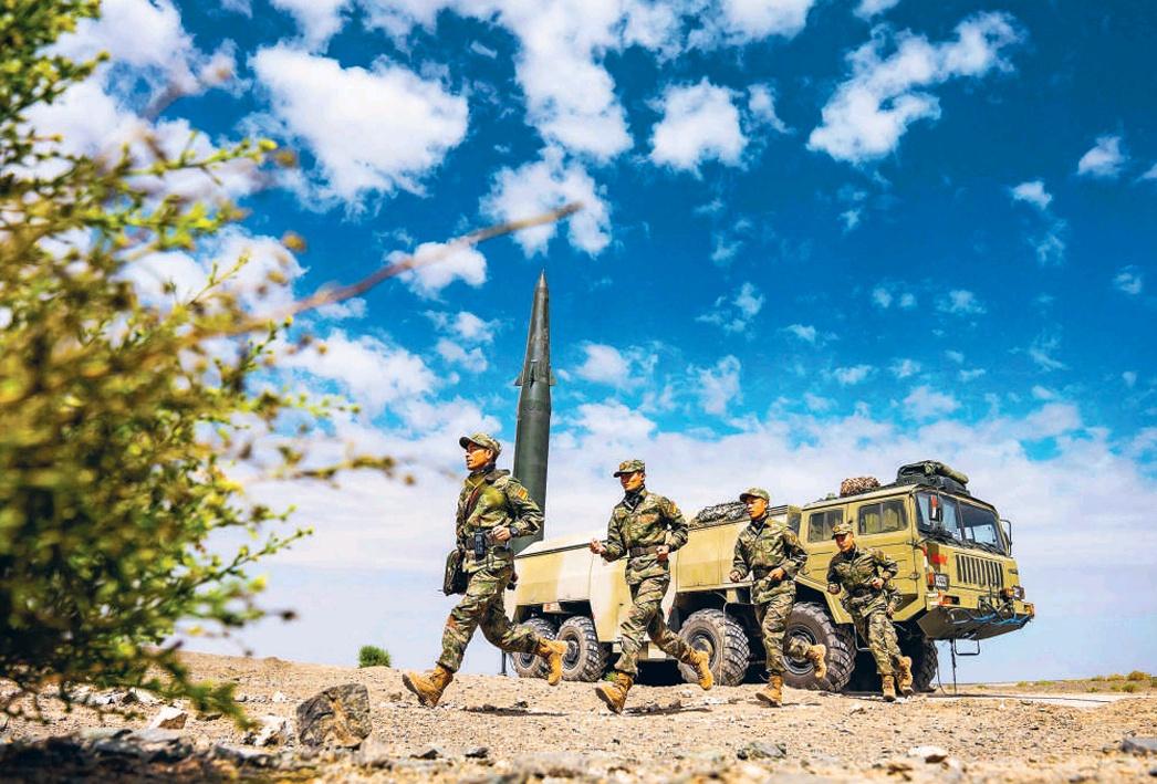 东风-15B，荒漠迷彩发射车

烽火问鼎计划东风快递 ​​​