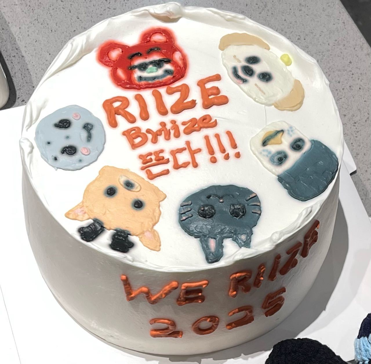 【🪑】我们六个跨个年黑眼圈都熬出来了 