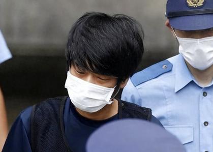 刺杀安倍晋三的刺客终于被判了，辩护律师真的神了，刺杀首相只判了一个无期徒刑。
 