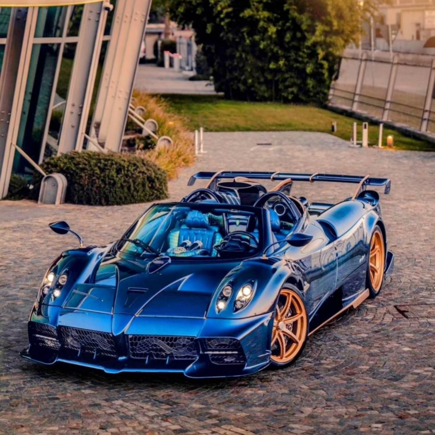 最后一台交付的Pagani Imola Roadster 'Nāga'...