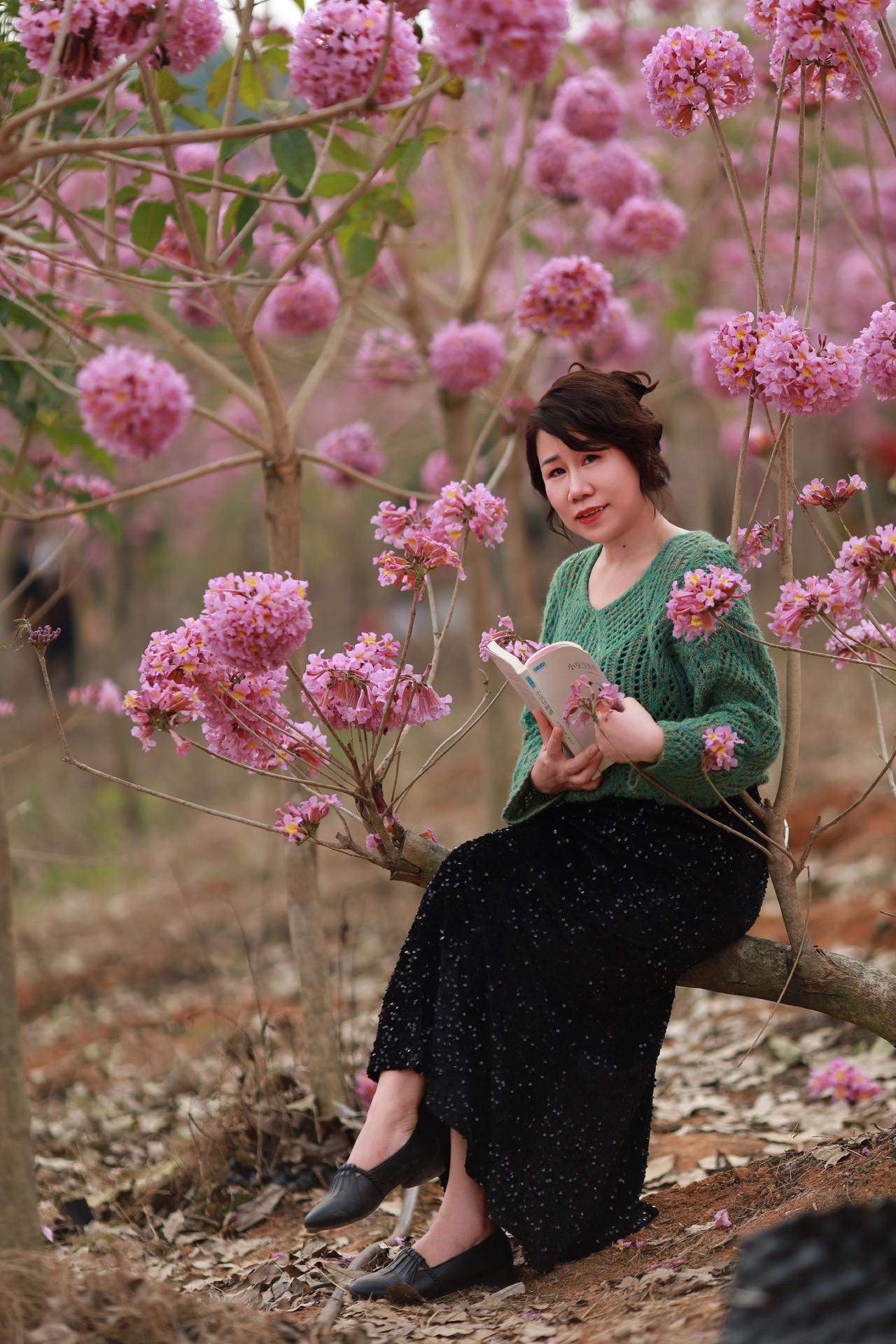 偶遇，风玲花海，随拍几张。姐姐，表现力不错。好不好看你们说了算。～～复古穿搭 花