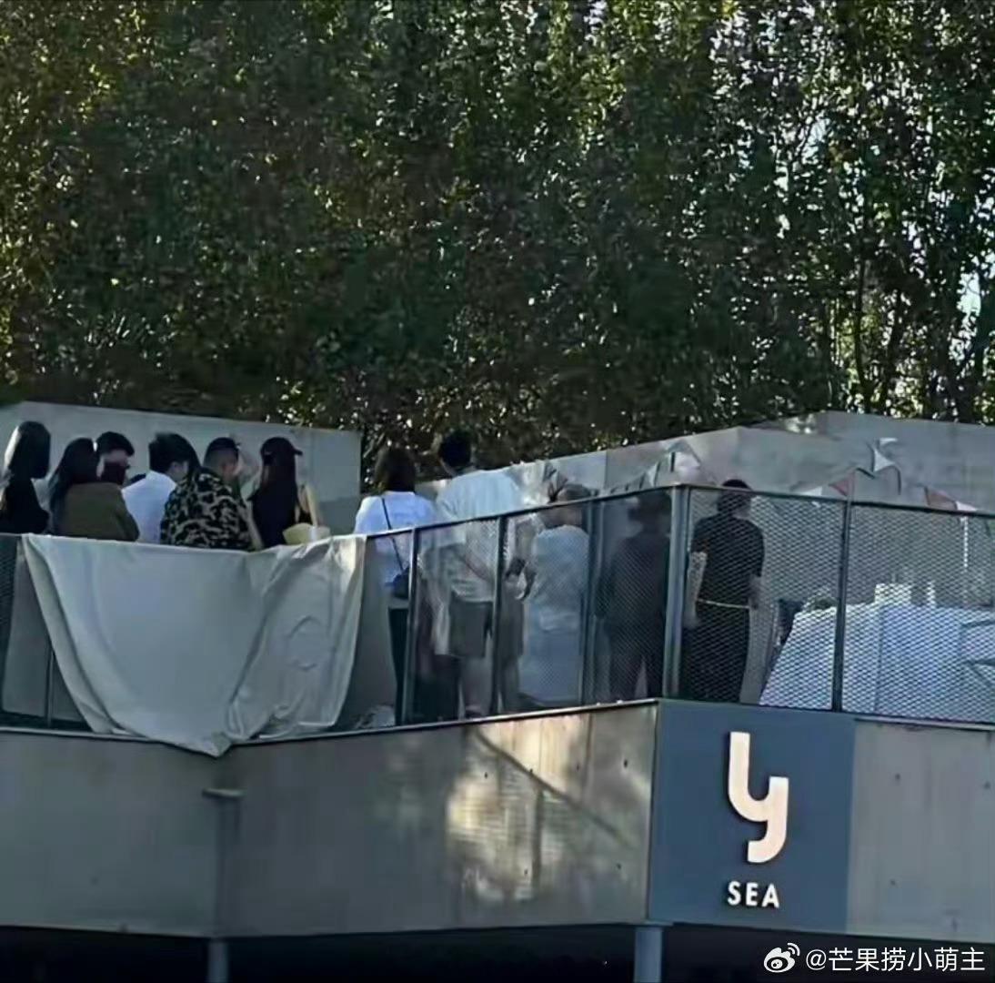 陈伟霆何穗儿子一岁了陈伟霆何穗为儿子庆一岁生日 陈伟霆何穗为儿子办周岁宴，小Wi