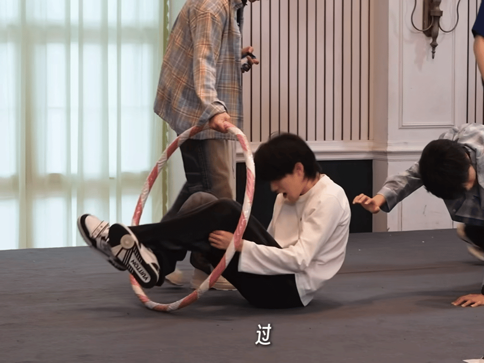 这个笨比 
