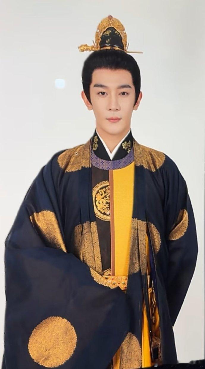 周柯宇夏之光金吾不禁定妆照 于正给大家看了周柯宇夏之光金吾不禁定妆照 ​​​