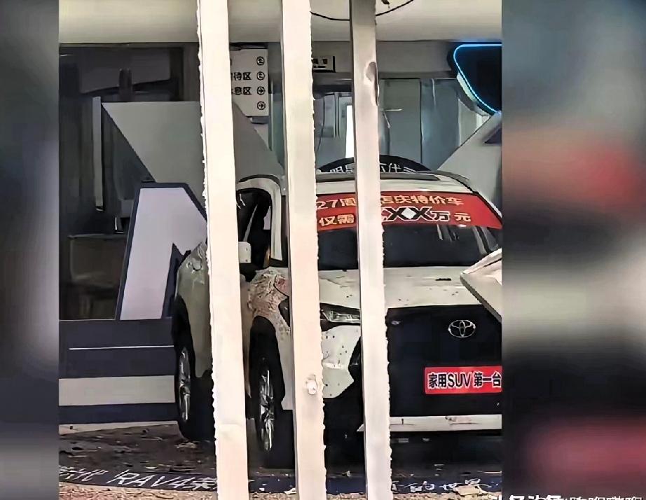 悲剧！悲哀啊！
因为2万元定金，失去了生命！
成都一家4S店爆炸，嫌疑人当场死亡