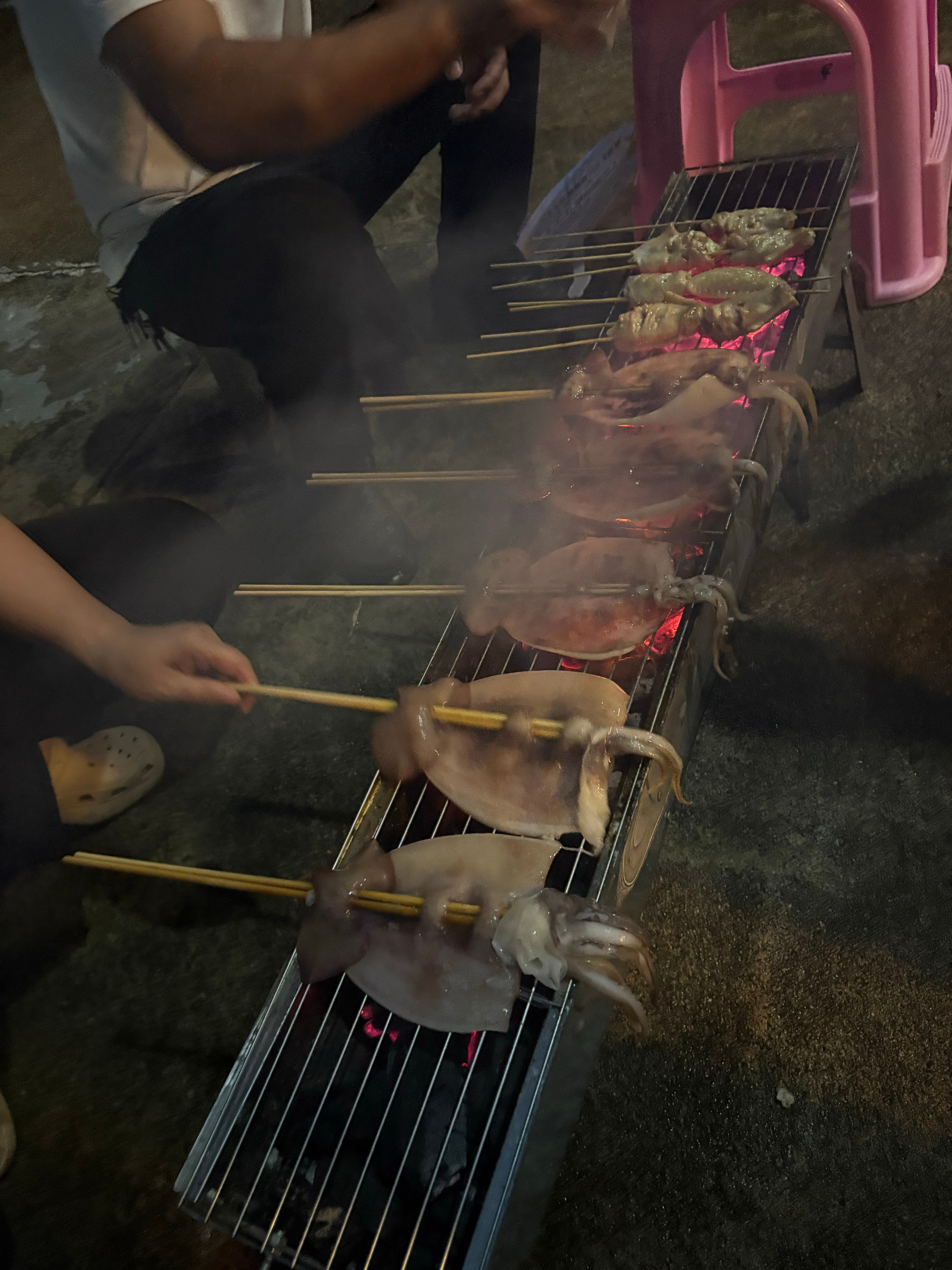 刚吃完饭就整烧烤