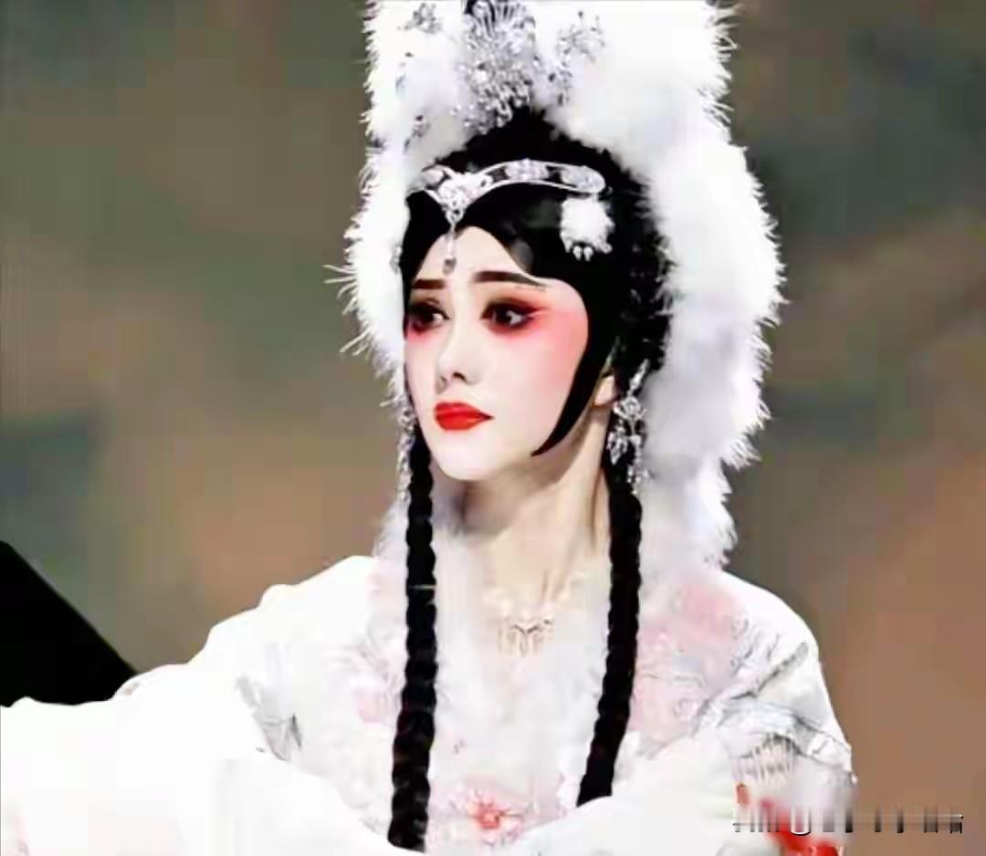 《主角》让人领悟，人间多似楚嘉禾，世间难寻忆秦娥
最近，好些朋友一见面就问我看《