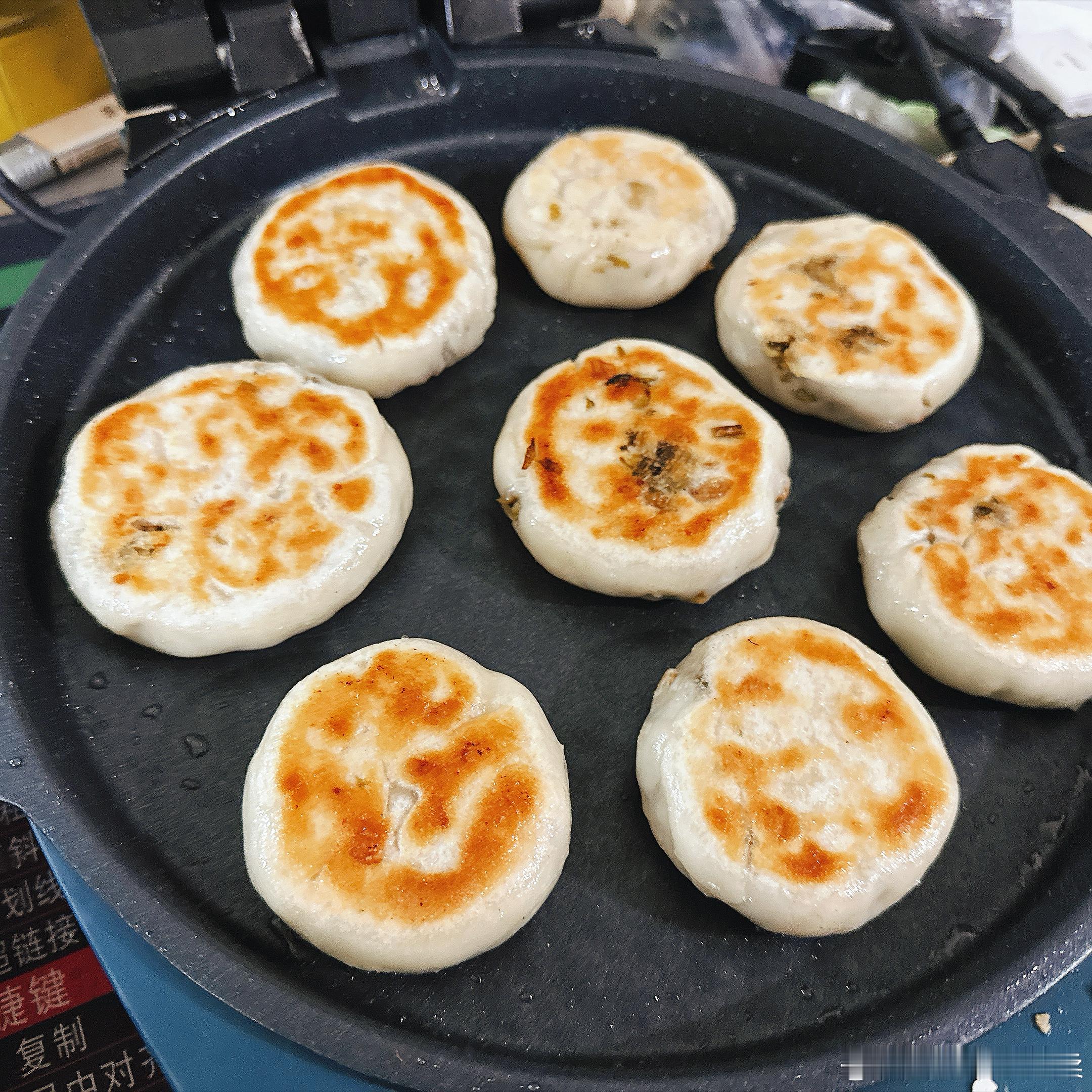 今天中午继续吃婆婆七夕塌的饼！每年七夕，婆婆都会塌很多很多的饼，来自婆婆的爱！谢