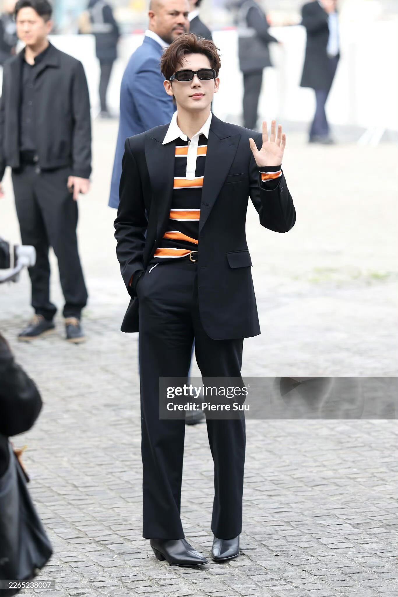 王安宇巴黎时装周G社生图 帅的很安心 