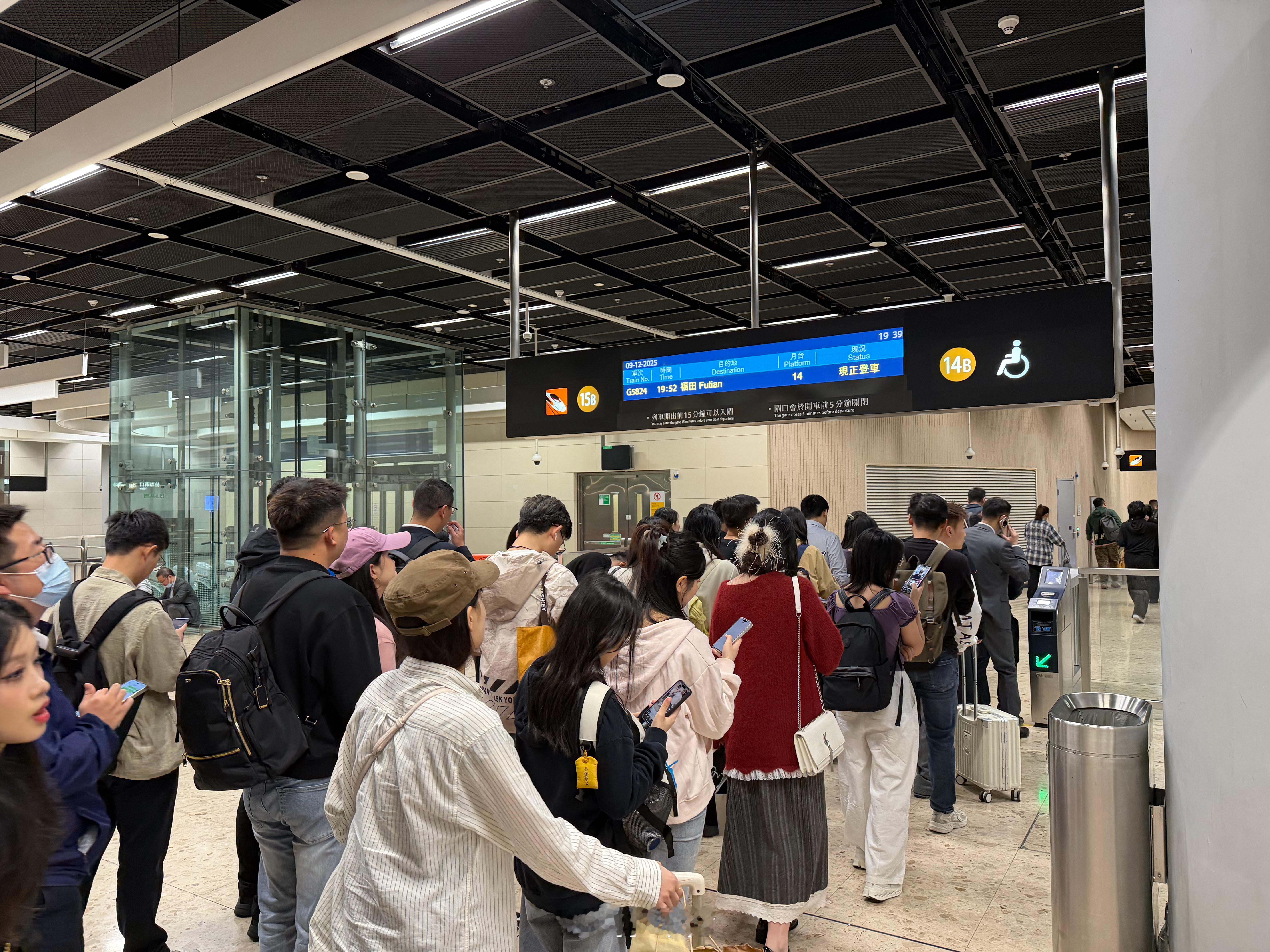 花了150来了个1小时香港西九龙游…… 香港·香港西九龙站