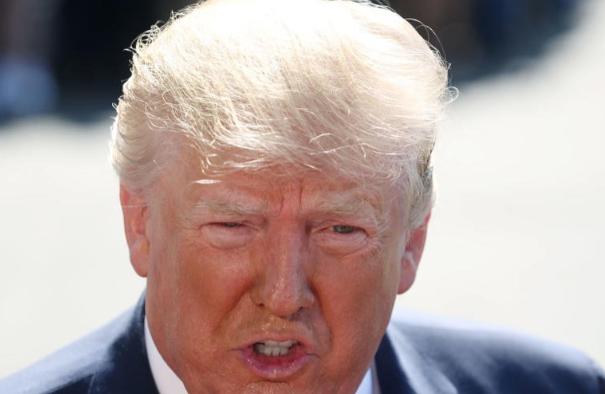 谈判结束，泽连斯基很开心
当地时间 11 月 30 日，特朗普在空军一号上对外透