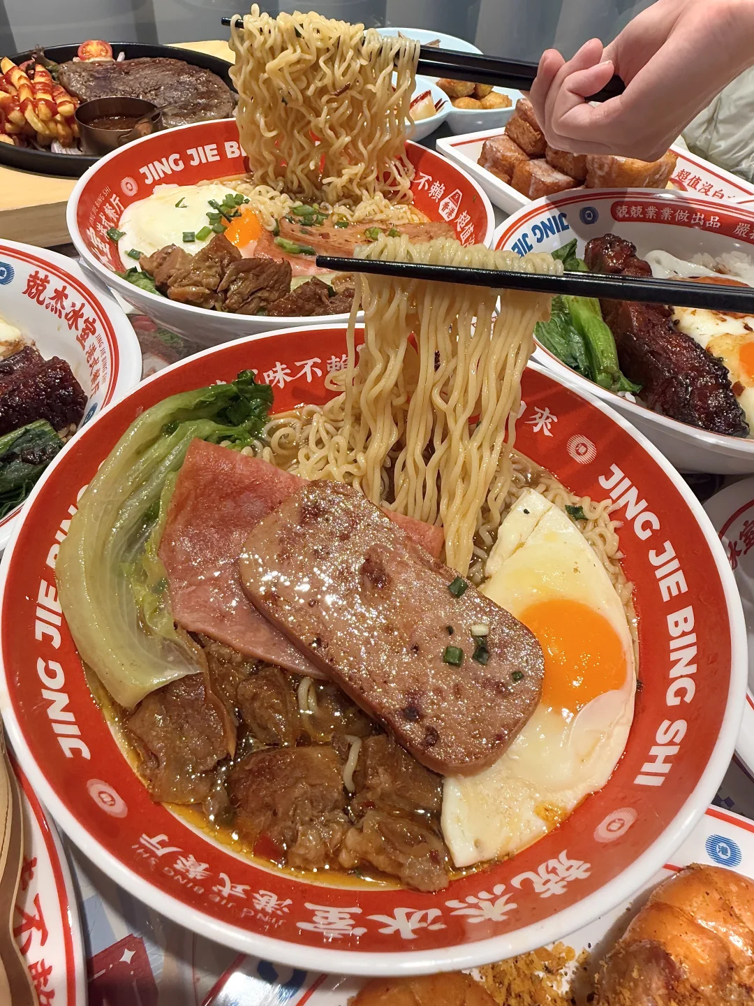 上海新天地！！打工人穷鬼小食堂…