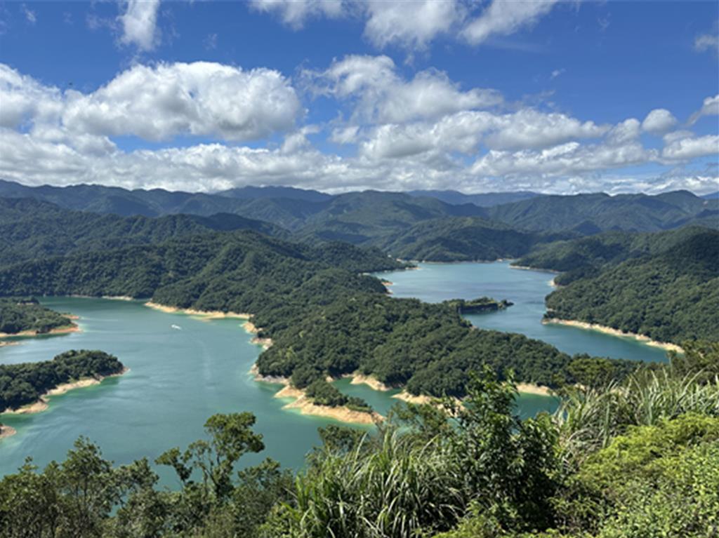 蒋万安喊绝对不准。日前，台北市议员张斯纲与曾献莹在议会质询环节中提及，已连续三年