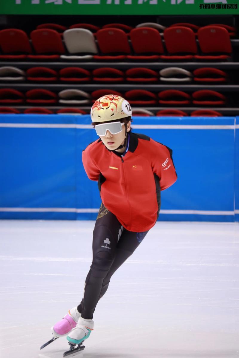 张柏浩一战封神!
今日清晨，在加拿大举行的2026短道速滑世锦赛结束了第一天各个