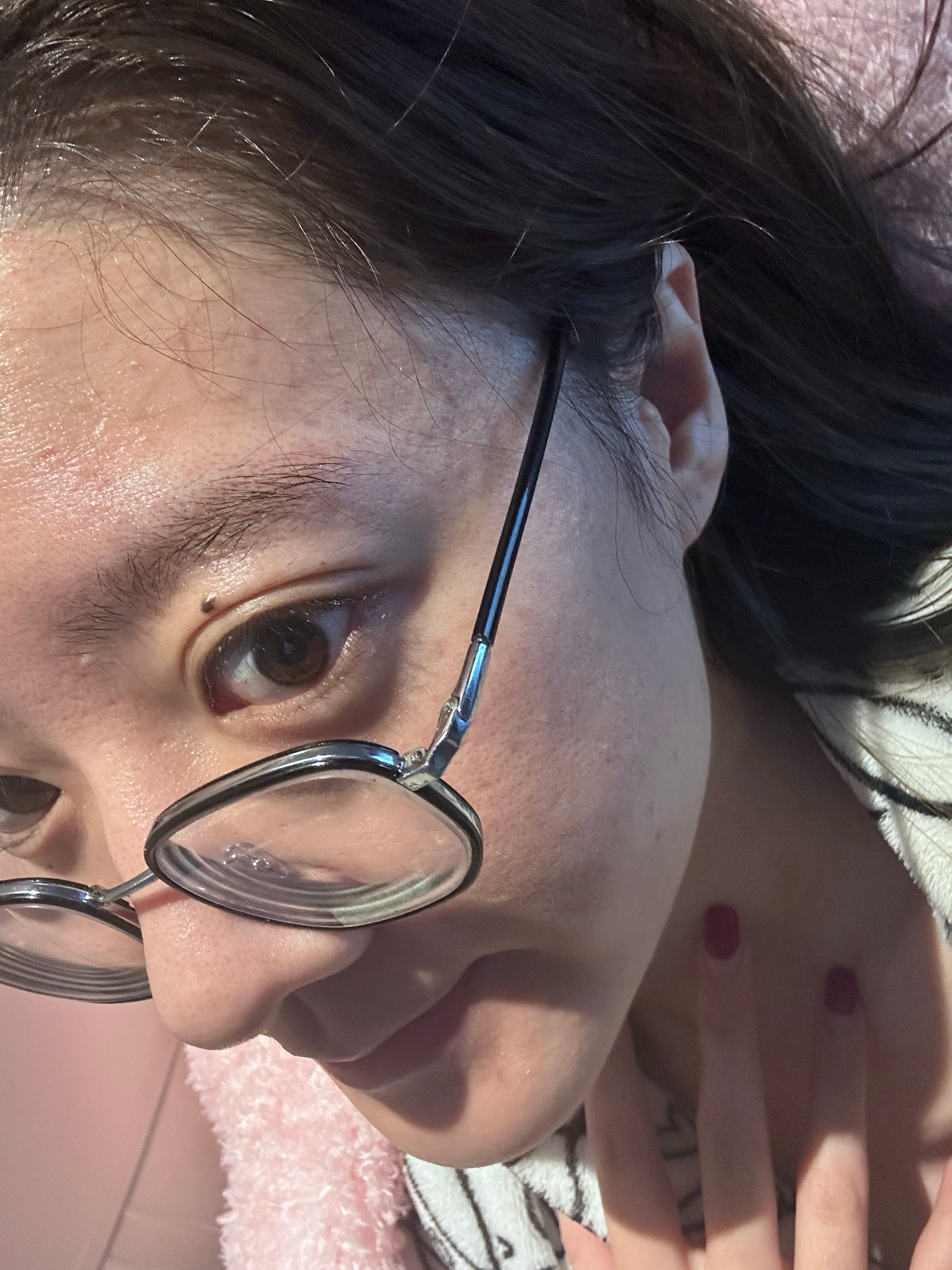 早上不洗脸 用图2️⃣的水沾洗脸巾擦一下全脸就🉑再后续护肤 护肤分享  （一定