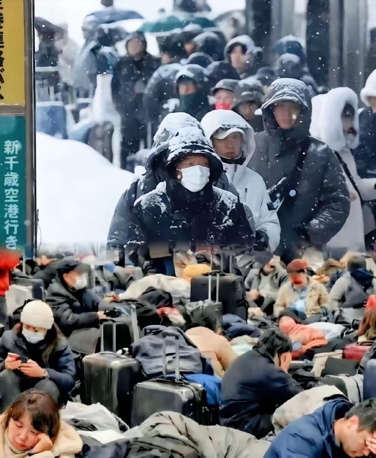 令人哭笑不得！日本北海道数千中国游客大雪滞留机场，高喊“国家包机接回”，把大使馆