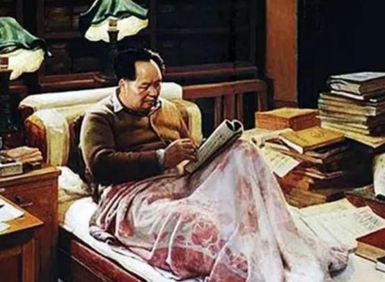 毛主席有个习惯：无论冬夏，睡觉必须开窗，保持空气流通。寒冬夜里，卫士长担心他受凉