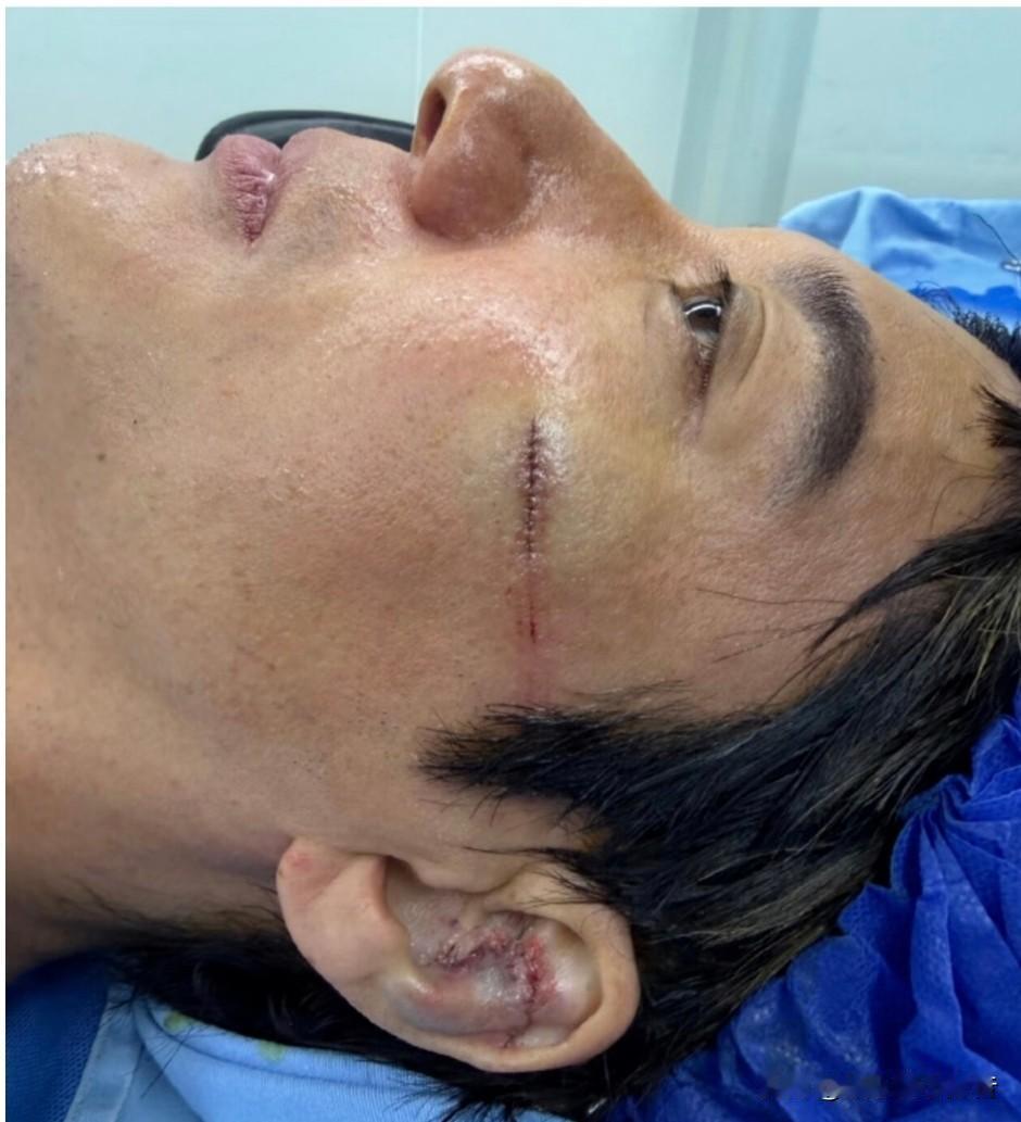 还是老一辈艺人精神可嘉
把王力宏归类进老一辈艺人大家没有意见吧？在00后眼里王力