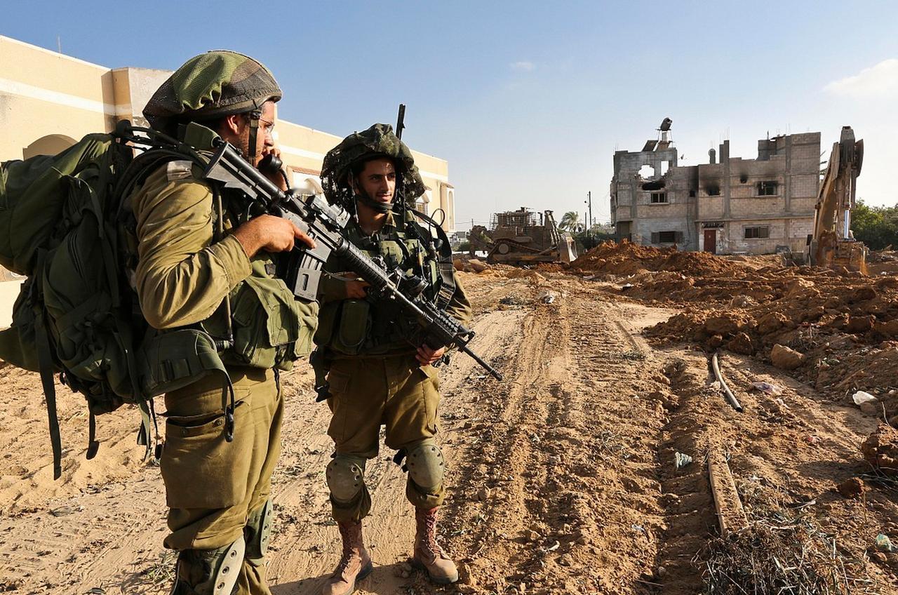 以色列军队在加沙南部杀害了一名年轻的巴勒斯坦男子，与此同时，在被占领的巴勒斯坦领