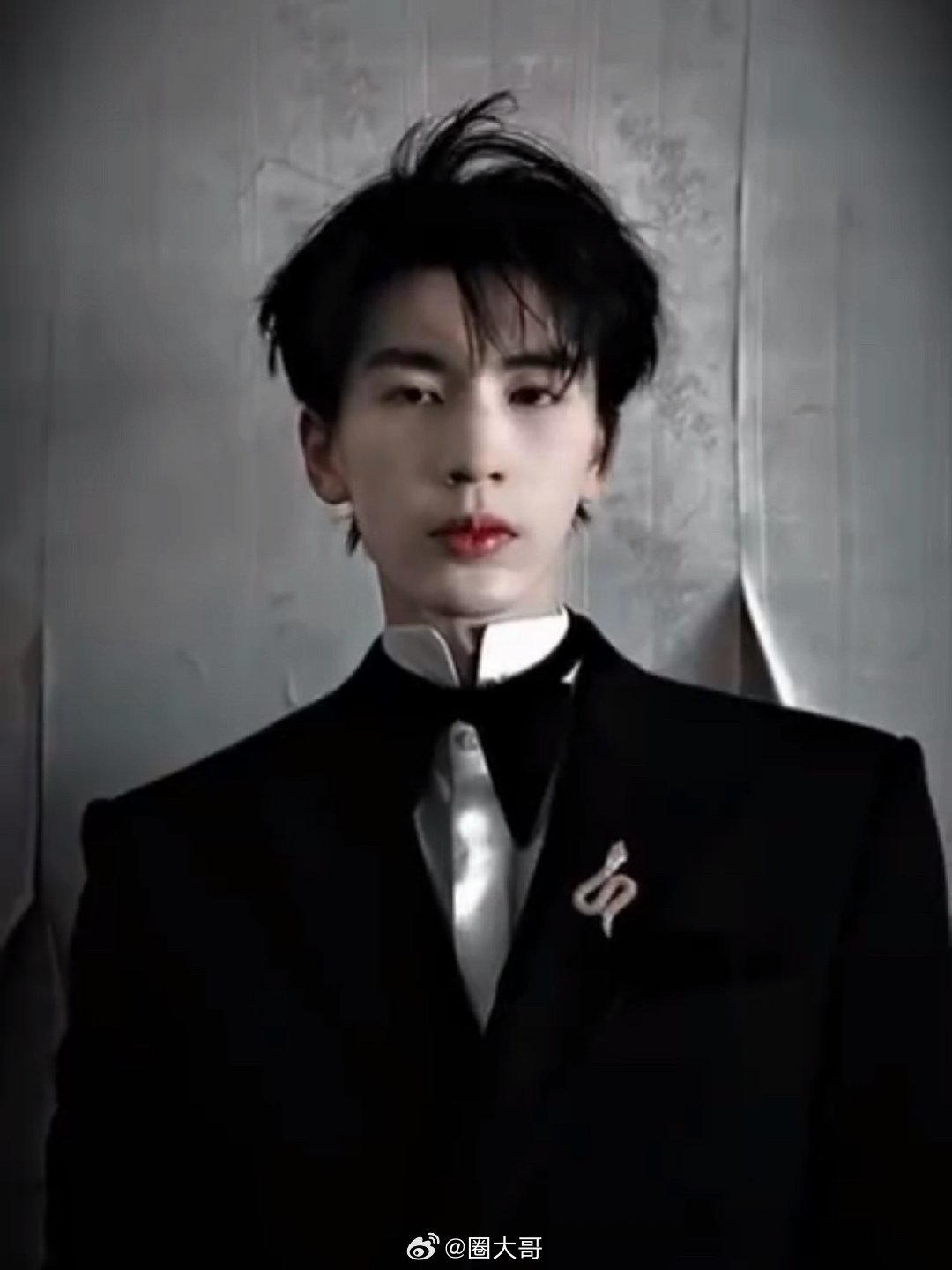 工作室删除张凌赫营业视频张凌赫的营业视频被工作室删了啊，这条视频的点赞都破40w