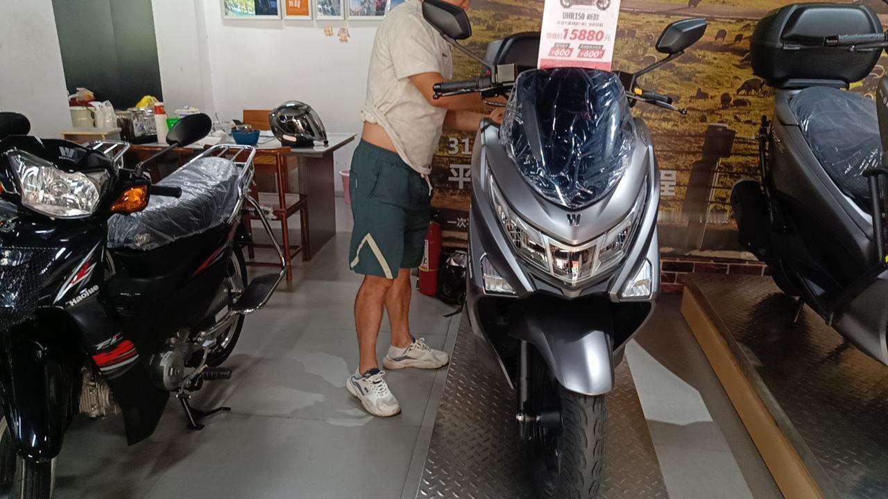 已经买了，而且感受相当的不错。豪爵UHR150踏板摩托车，我认为这款产品就是豪爵