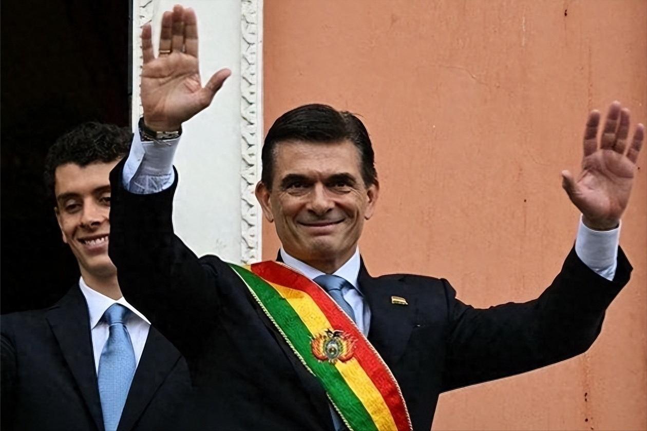 拉巴斯高原的风还是那股风，变的是人心和方向盘，10月底大选刚落幕，温和派上来，新