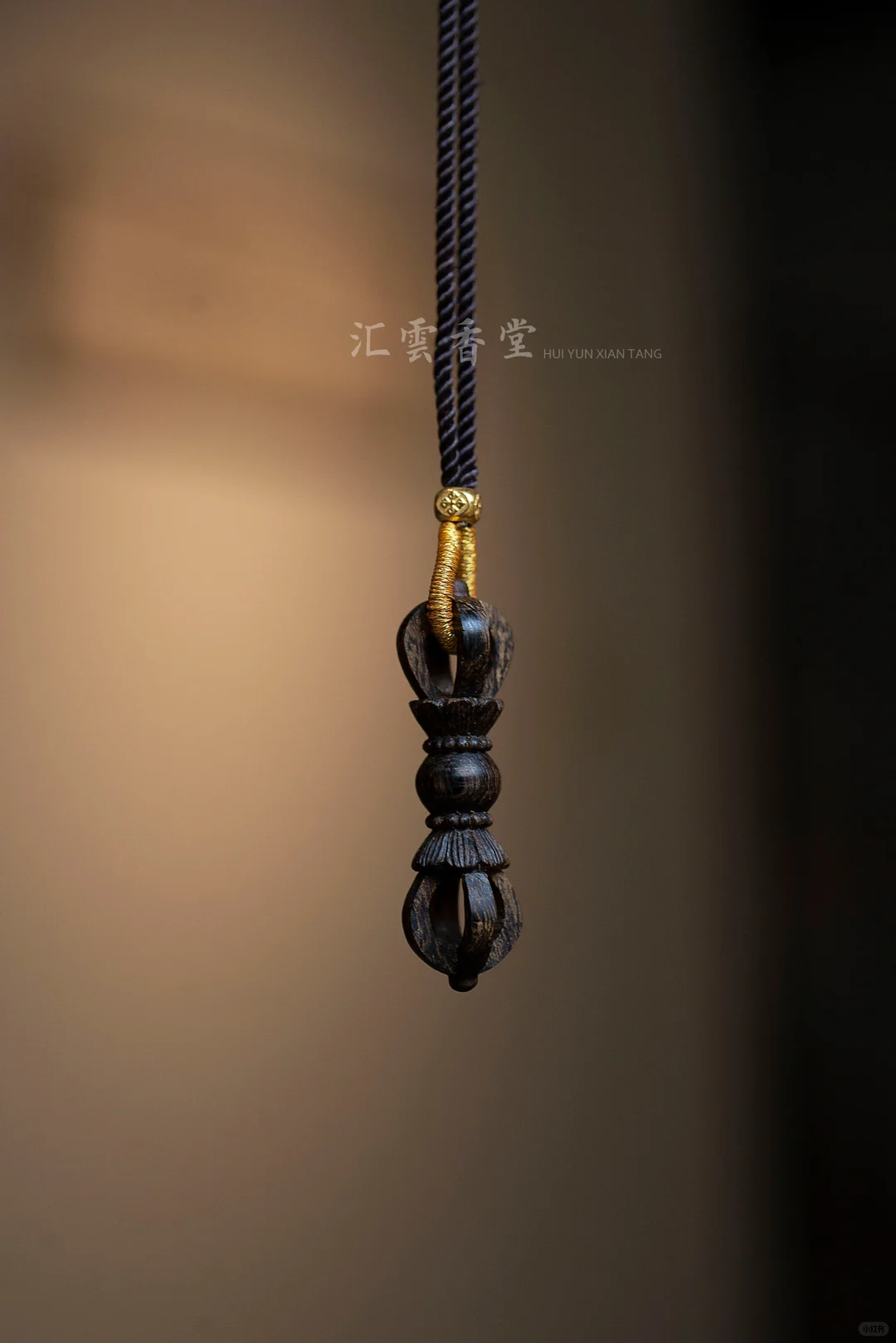 金刚杵🐲象征着所向无敌，无坚不摧的智慧，杵