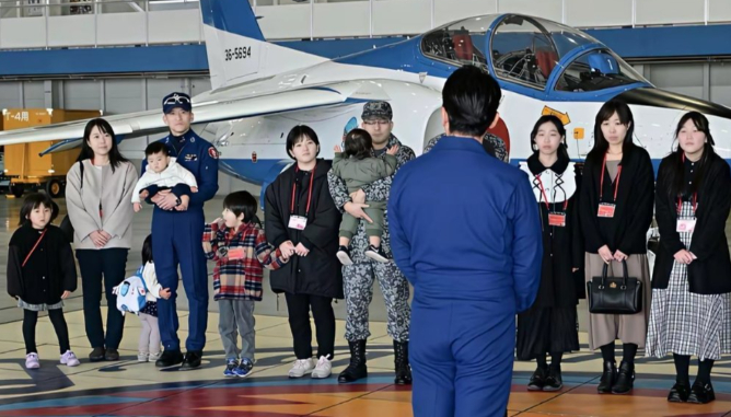 对战胜中方飞行员毫无信心，日本自卫队家属愁眉苦脸，小泉进次郎豁出去了！3月8日，