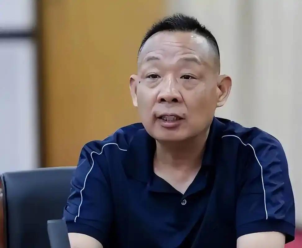 [微风]从整治公共饮水私占到管理层大调整，褪去极致包容的胖东来，正在重构良性商业