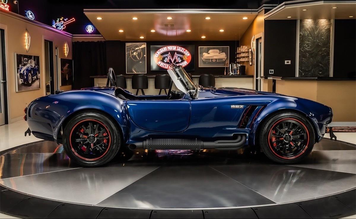 谢尔比眼镜蛇427，外观曾是美系车里独树一帜的存在，也是勒芒赛道的不灭神话