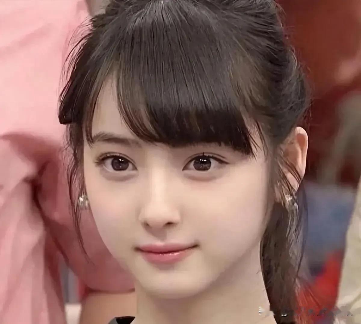 佐佐木希，曾经是日本女神一样的存在。
嫁给了一位类似脱口秀这样的笑星，没成想却是