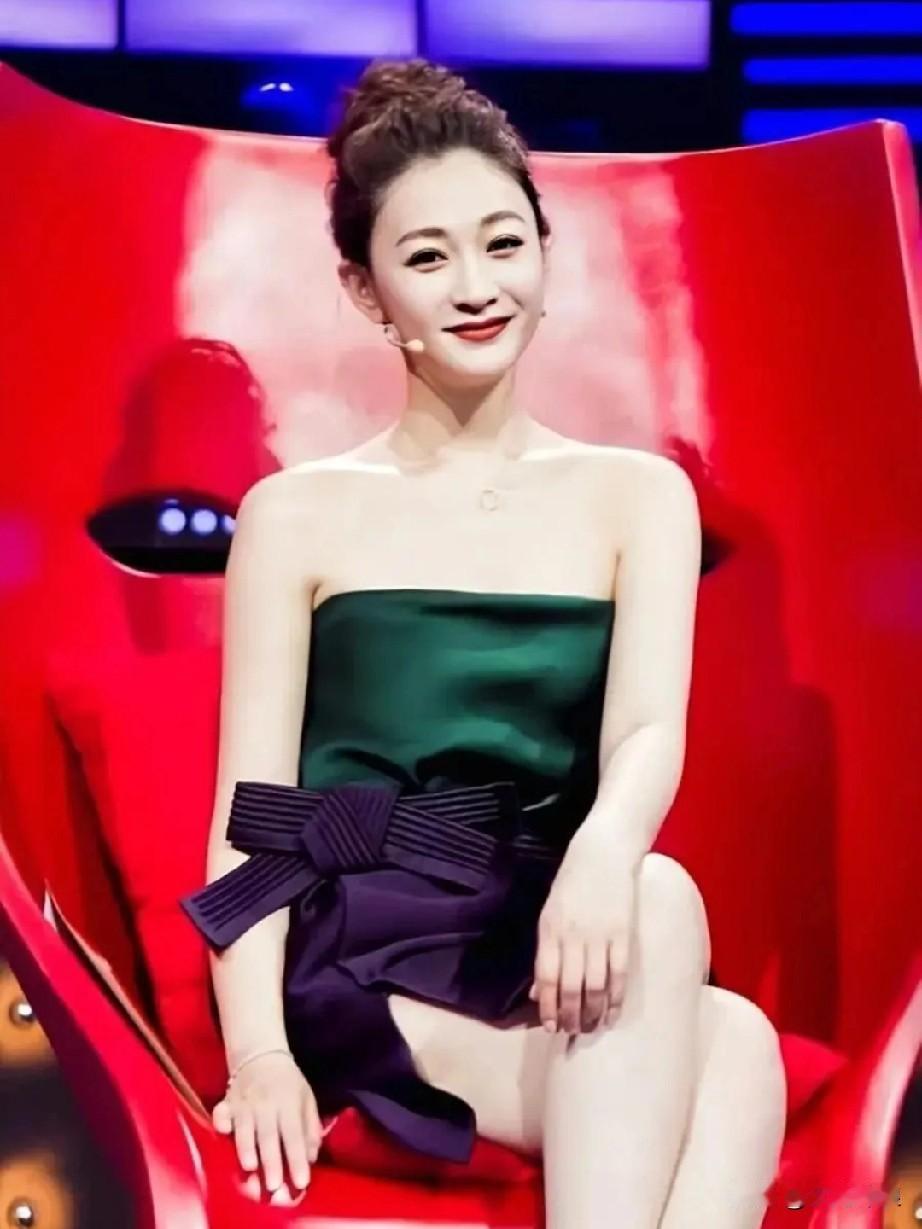 中国美学评论家如此评价演员李小冉！

这位评论家说
李小冉的美
可以用20个字来