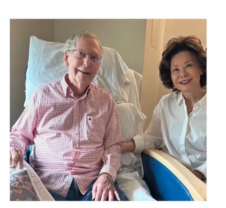 格雷厄姆突然去世后，入院三周的麦康奈尔终于公布照片并发表长篇声明：
致肯塔基州的