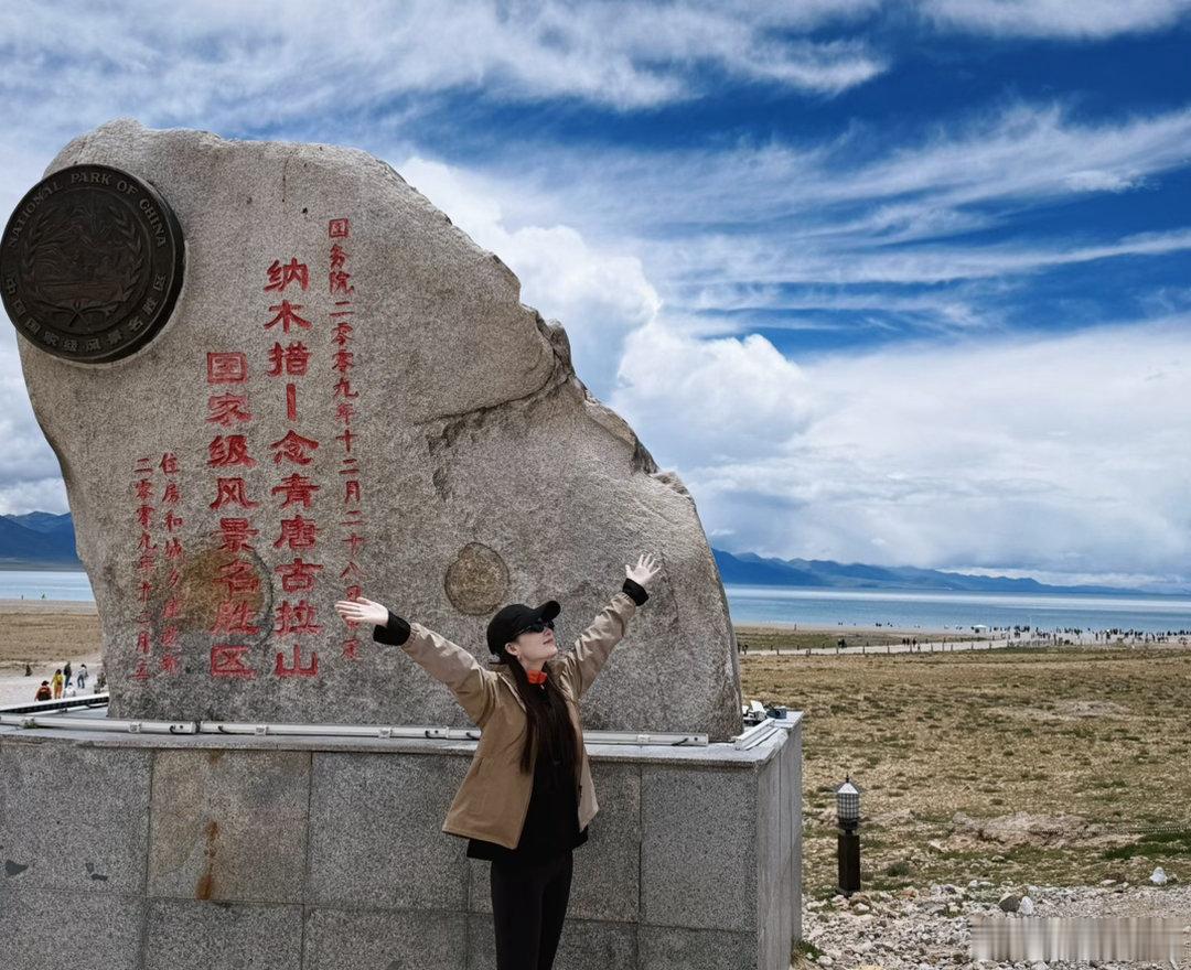 李沁插着鼻氧管自拍李沁西藏游plog 李沁西藏游plog，戴着鼻氧管自拍从容又美