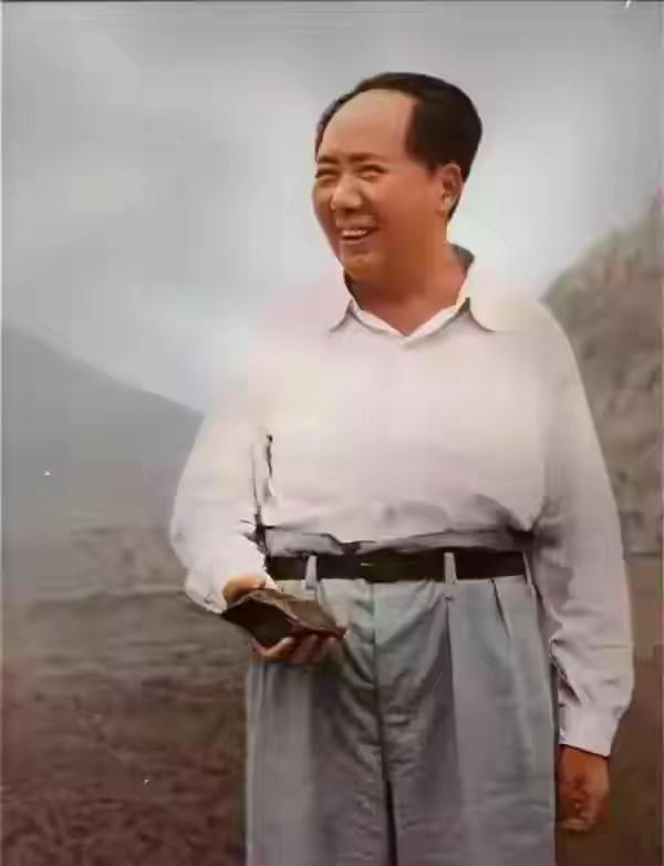 问大家一个特别扎心的问题：为什么毛主席拿下天下后，没像历代开国皇帝那样把前朝末代