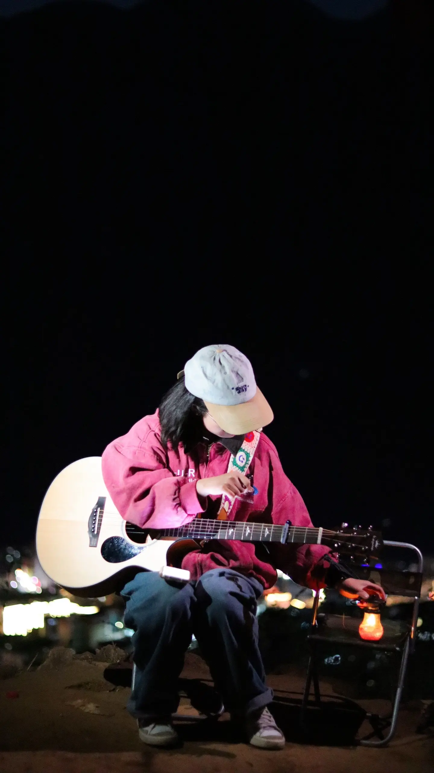 我学吉他不是为了成为乐队吉他手，也不是为了收获台下的掌声，只是想在深夜...