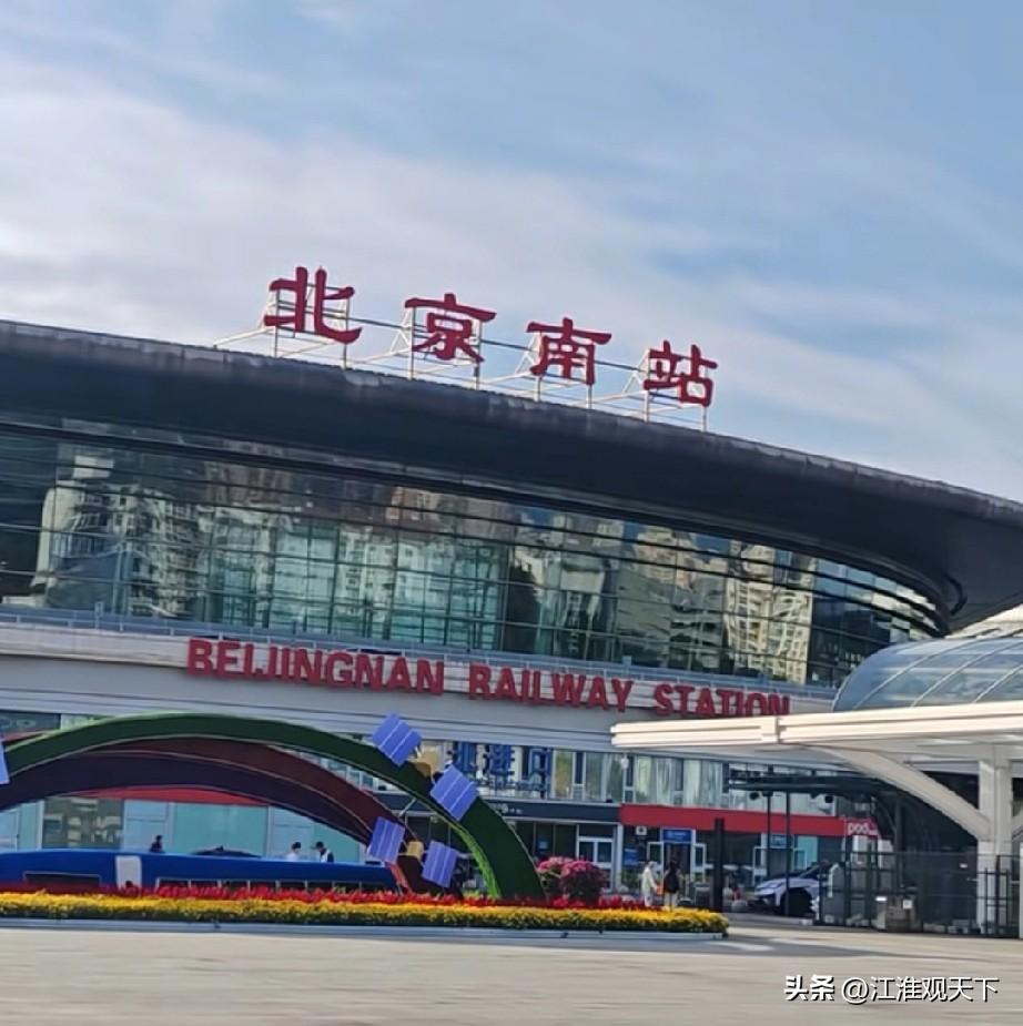 北京市常住人口2180万人，减少了3.2万人，上海和重庆没有公布数据
3月25号