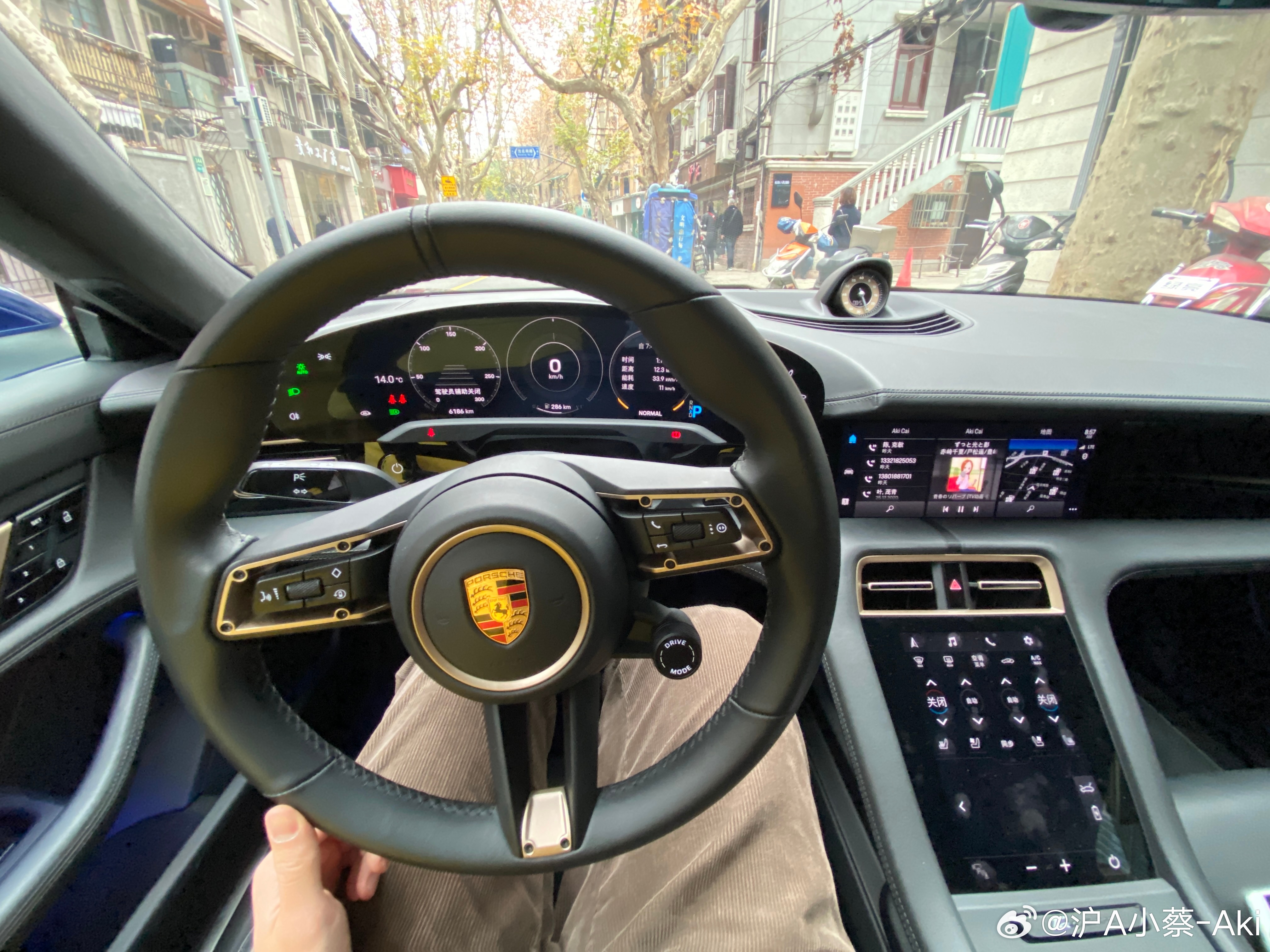 居民同志、兄弟姐妹们擦亮眼睛哦，如果有人开不三不四的车出来，想跟你“划胖”说是保